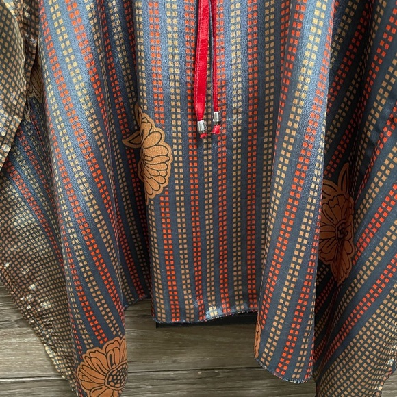 Caftan Blouse - Picture 15 of 16